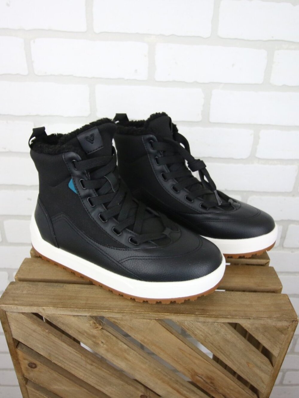 Vessi Alta Womens 6 High Top Fleece Lined Black Waterproof DymaTex Sneaker Boot